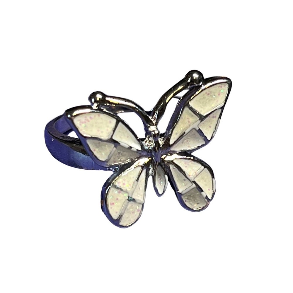 2/20 Pretty butterfly -cream/white “fireopal” ring silver tone